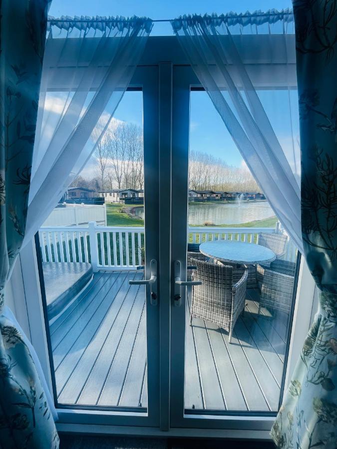 The Poplars Lodge With Hot Tub Йорк Екстериор снимка