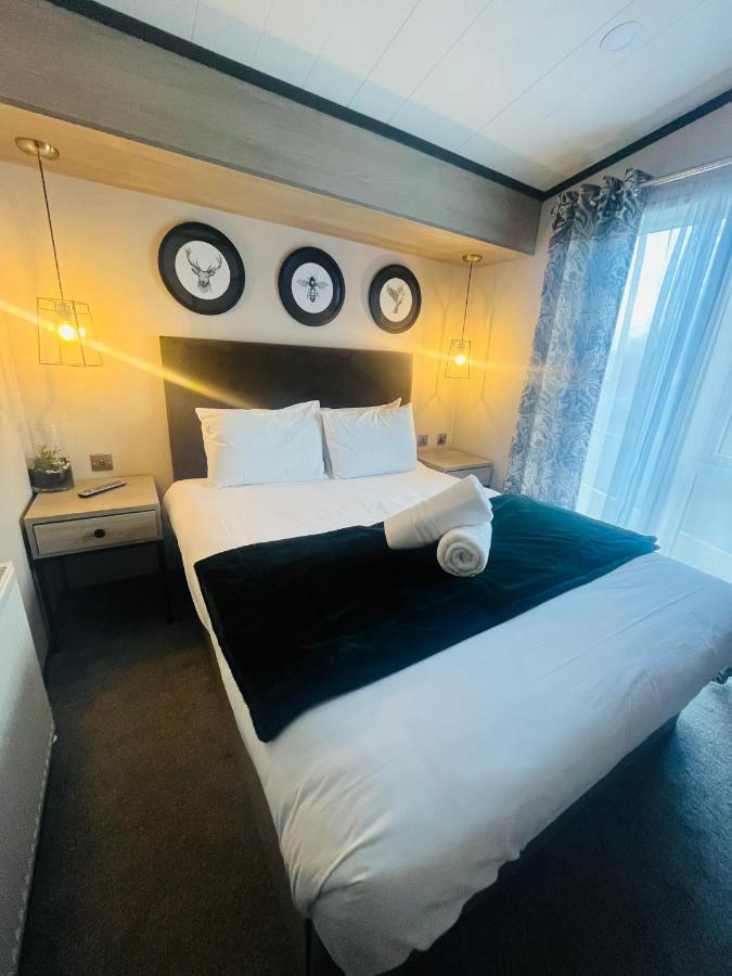 The Poplars Lodge With Hot Tub Йорк Екстериор снимка